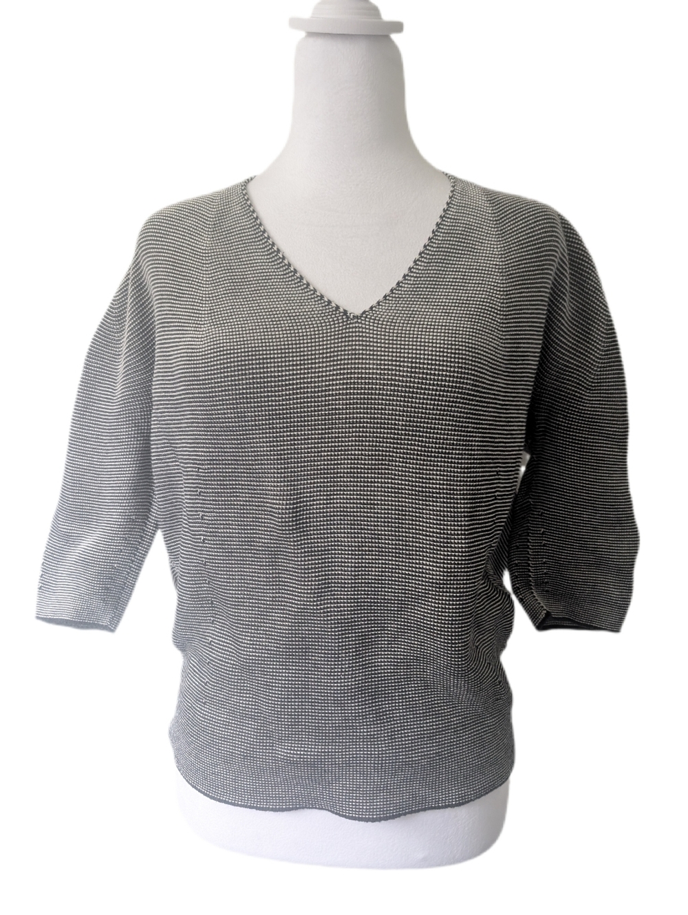 Uniqlo -S- Short Sleeve 100% Cotton 3D Sweater Black And White V-Neck